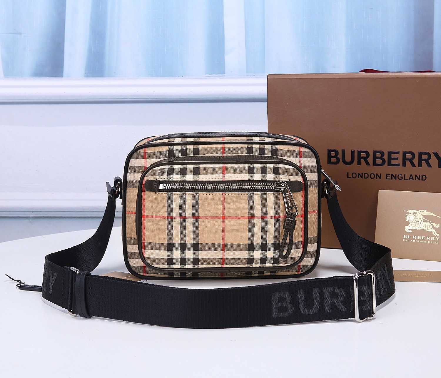 BURBERRY bays