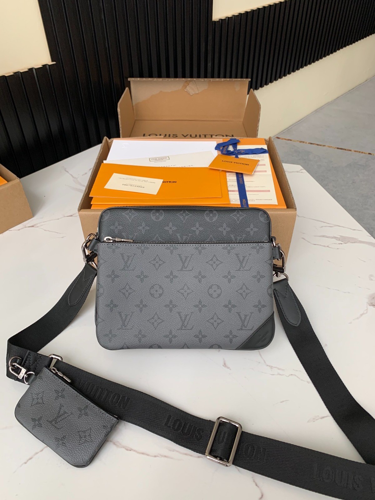 LOUIS VUITTON  TRIO Full Leather Messenger Bag