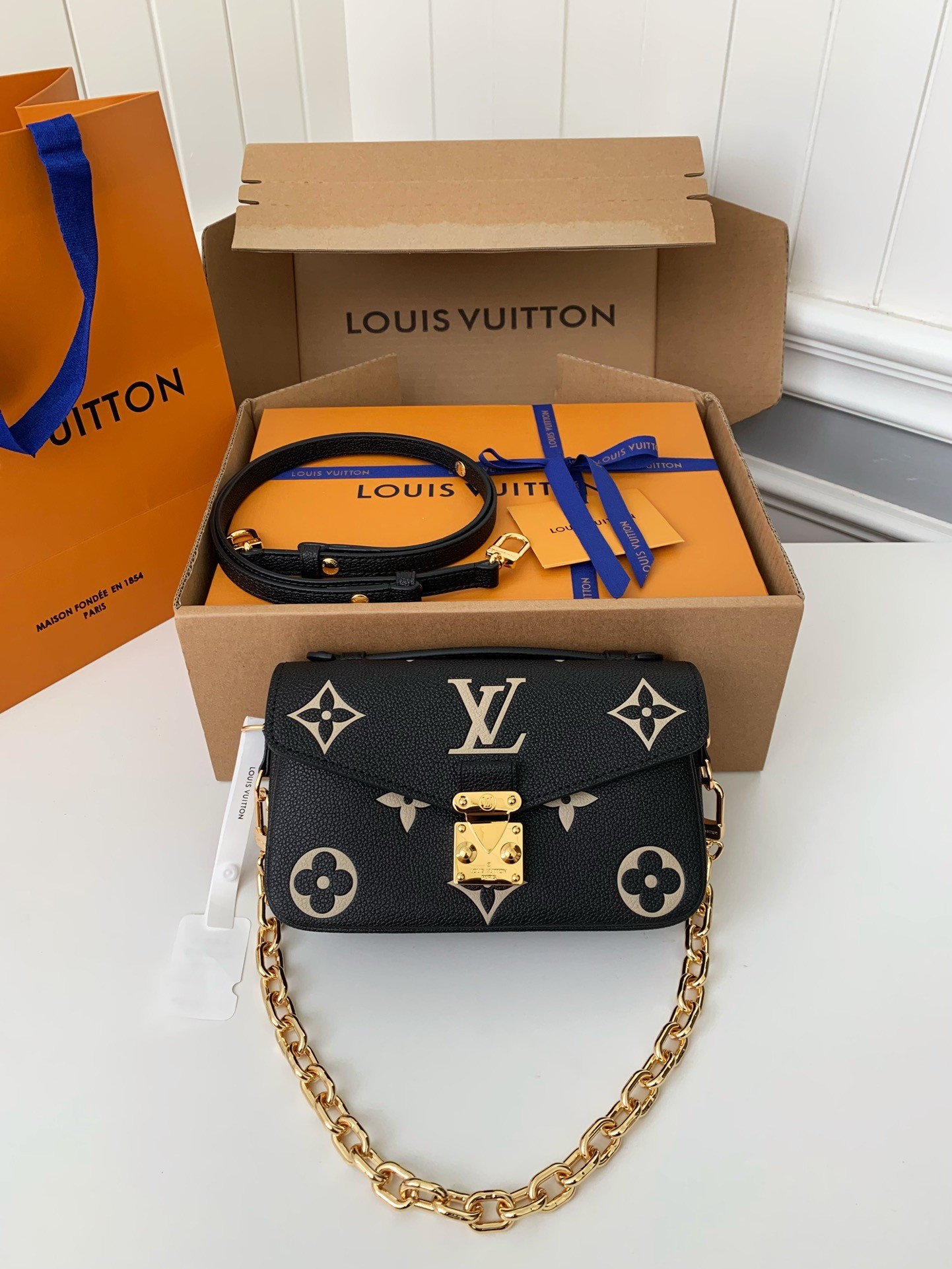 Louis Vuitton counter classic hot selling Pochette Métis East West bag M46596, 21.5 * 13.5 * 6cm