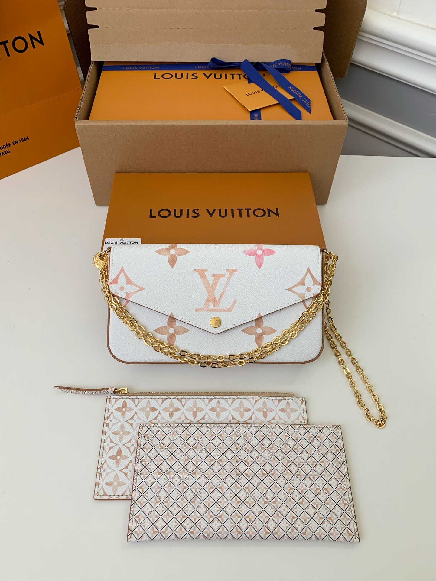 Louis Vuitton 2023 New POCHETTE F É LICIE Handbag M82520, 21 * 12 * 3cm