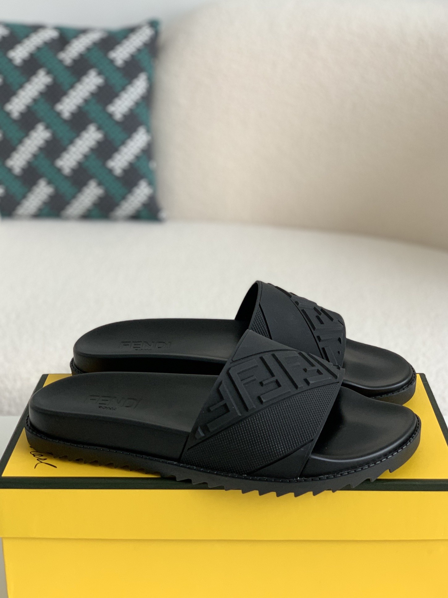 Fendi slippers Size Opition Select