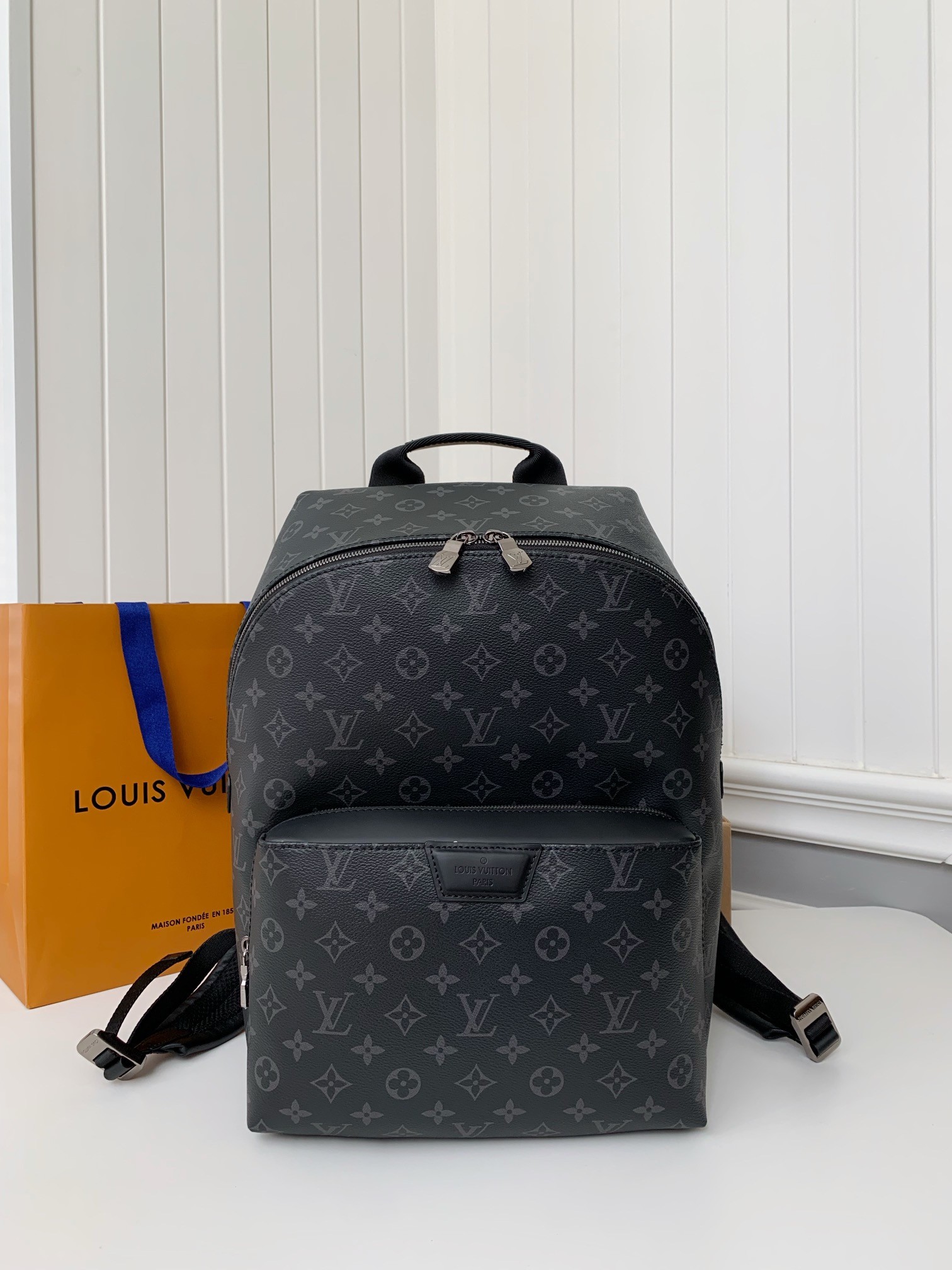 Louis Vuitton Men's DISCOVERY Black Flower Backpack M43186 Top Quality Size: 30 * 40 * 20cm