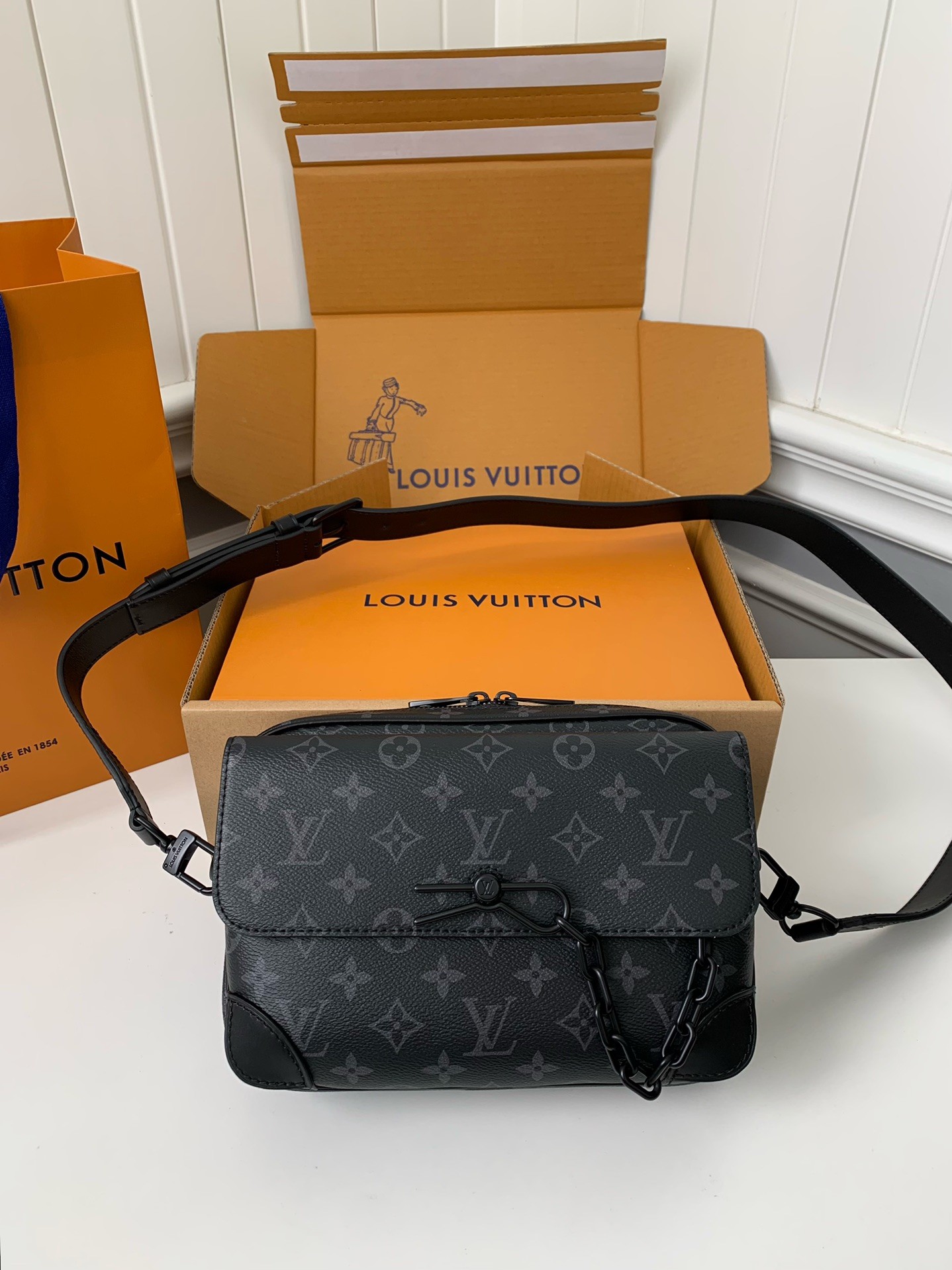 Louis Vuitton Autumn\/Winter New STEAMER Black Flower Messenger Bag M46795, Top Quality