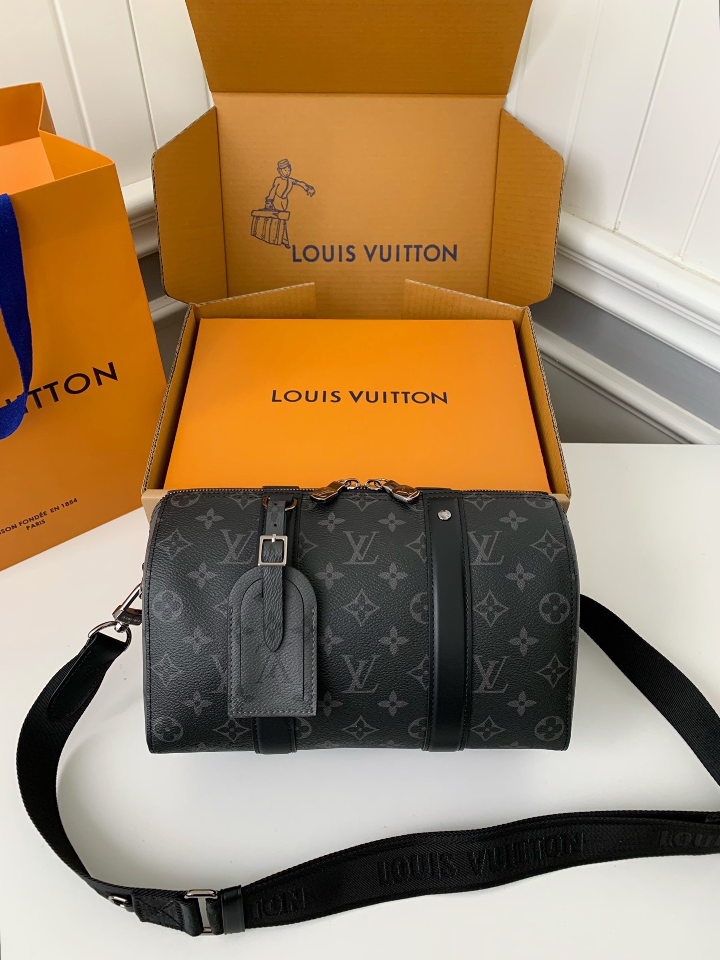 Louis Vuitton CITY KEEPALL Men's Handbag M45936, Top Quality Size: 27 * 17 * 13cm