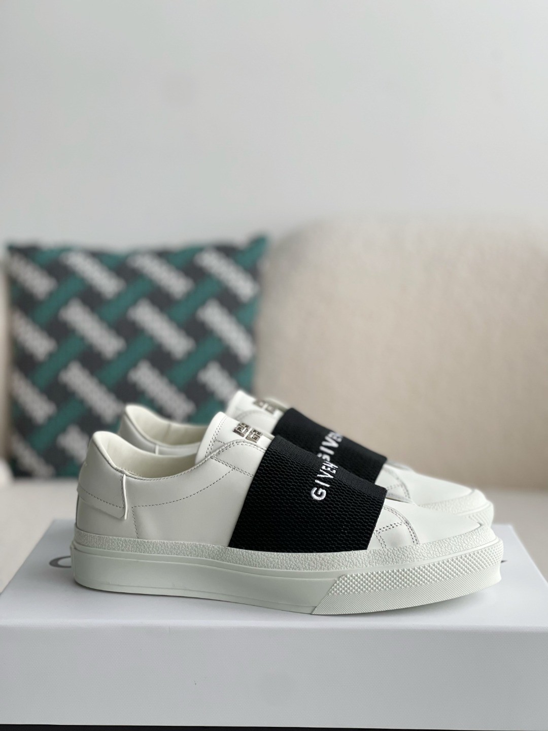 Givenchy Urban Street Sneakers W US5.5=EUR36=CM23