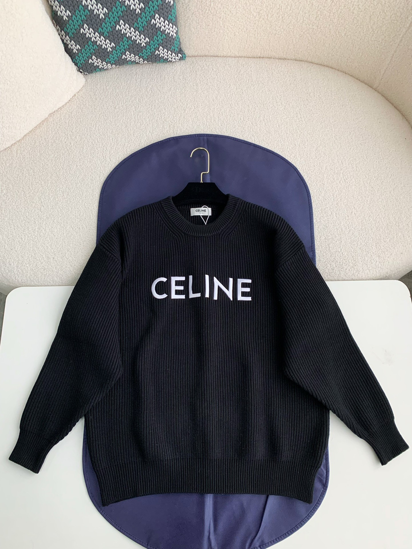 Celine sweater knitted material 195cm ≈ 6 feet 5 inches 100kg≈220 pounds