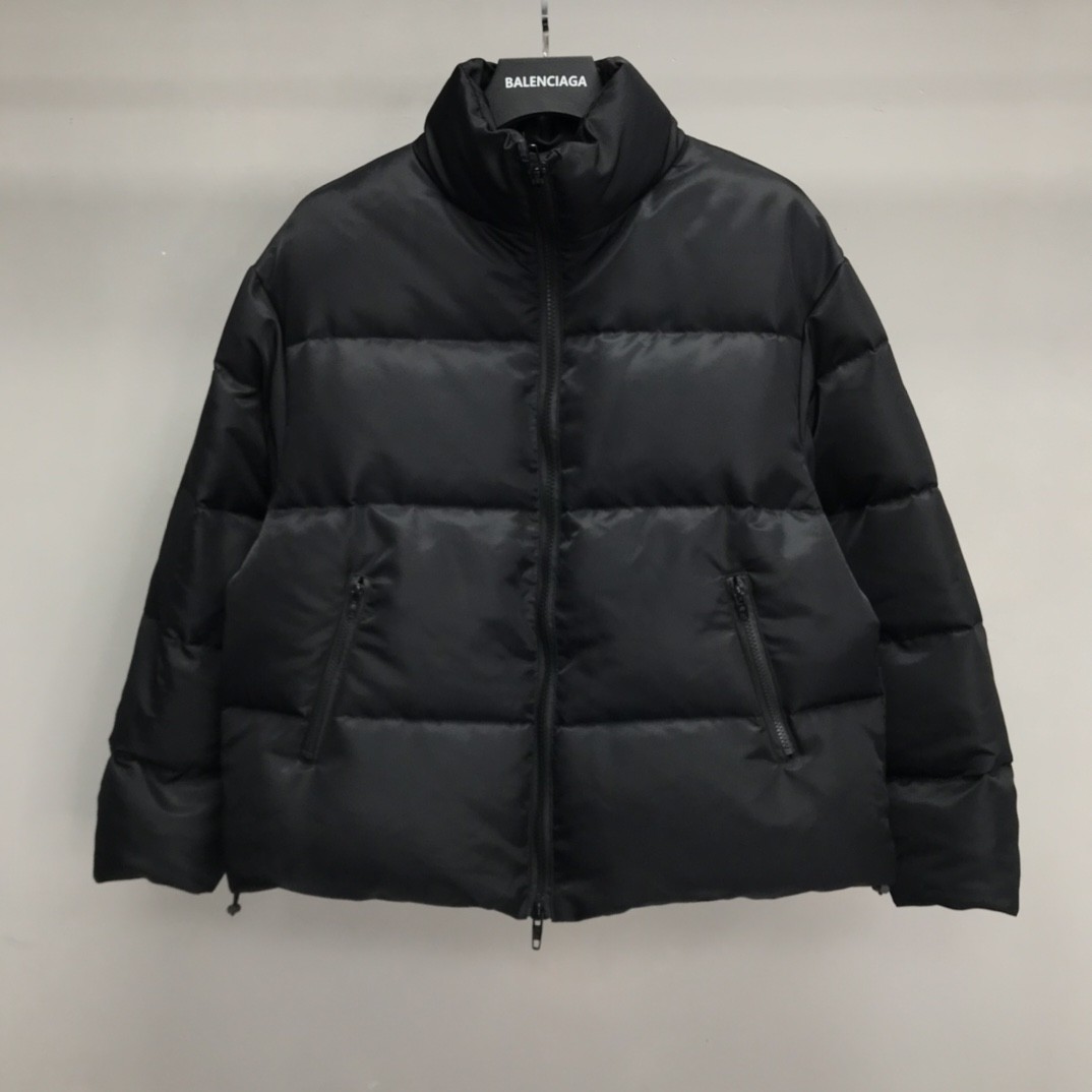 Balenciaga down jacket 100kg≈220 pounds 195cm ≈ 6 feet 5 inches