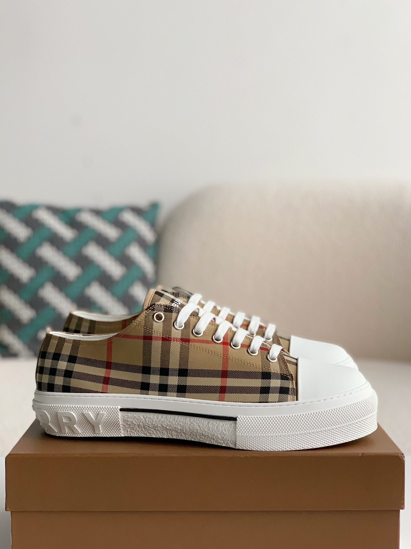 Burberry Low cut casual sports shoes W US5.5=EUR36=CM23