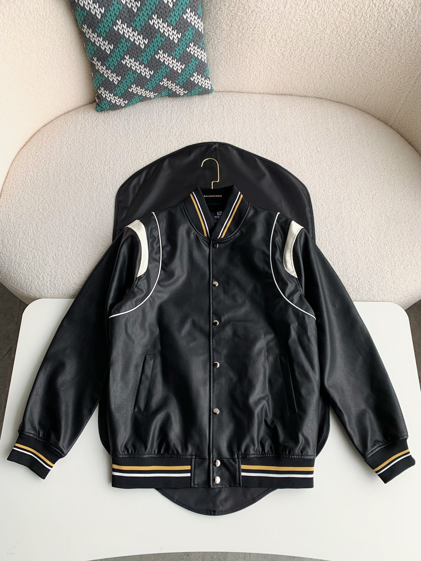 Givenchy  Jackets 100kg≈220 pounds 195cm ≈ 6 feet 5 inches