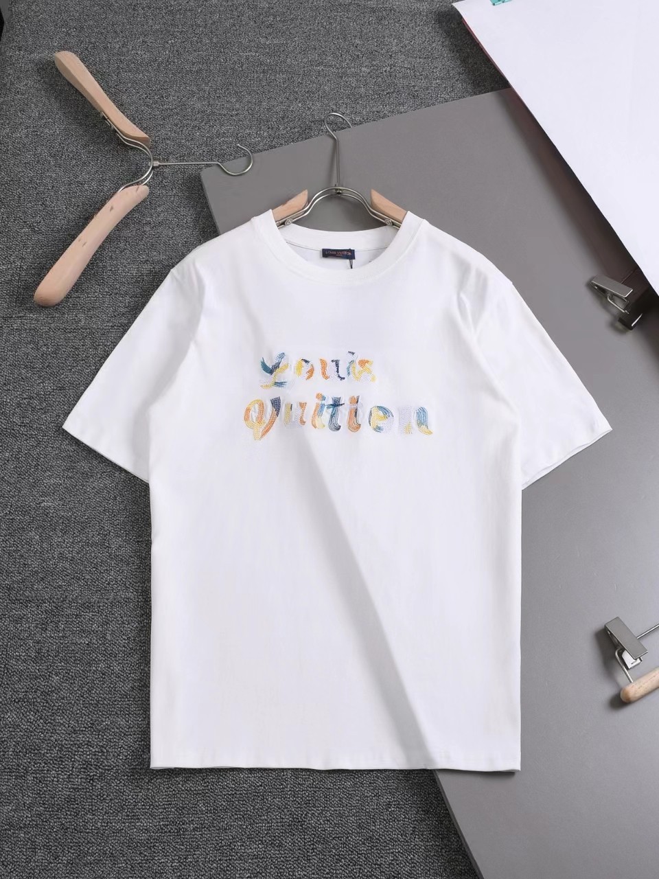 Louis Vuitton 24ss new embroidered t-shirt for spring and summer 100kg≈220 pounds 195cm ≈ 6 feet 5 inches