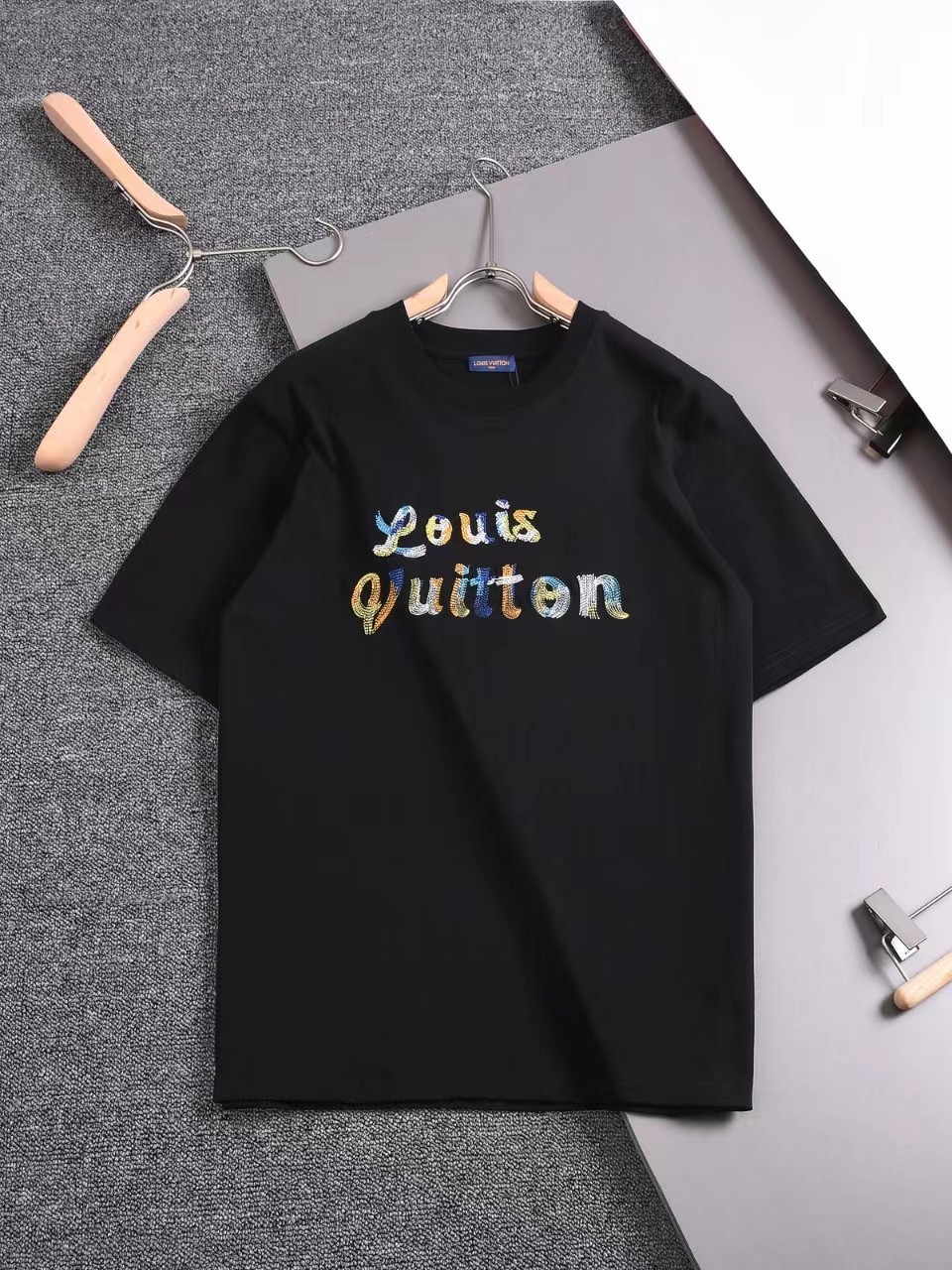 Louis Vuitton 24ss new embroidered t-shirt for spring and summer 100kg≈220 pounds 195cm ≈ 6 feet 5 inches