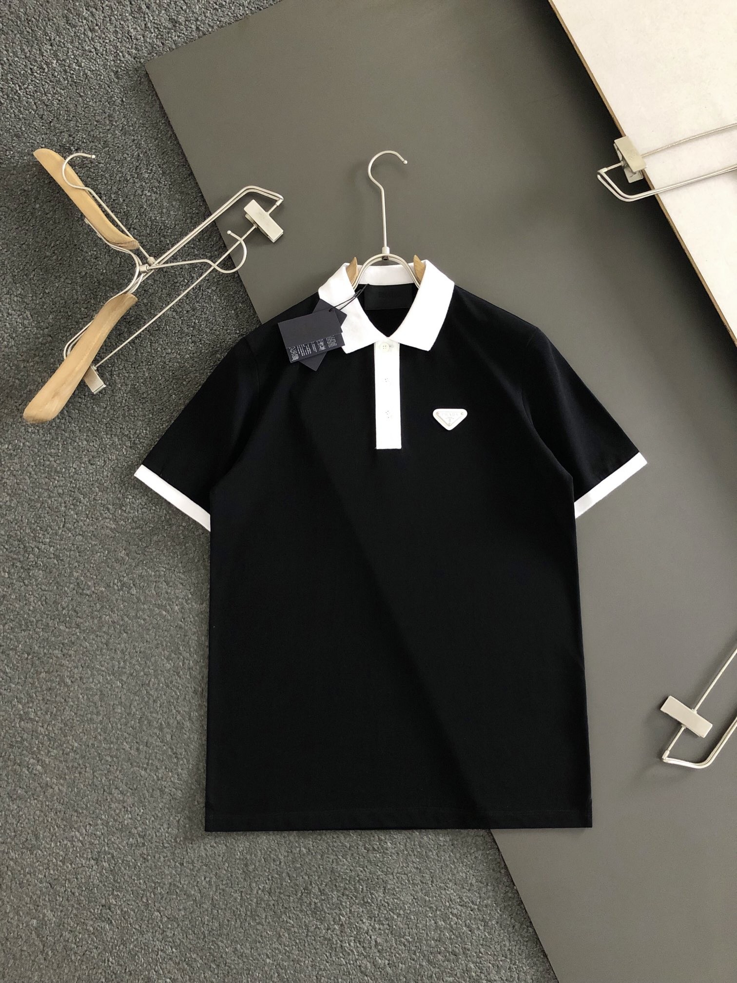 Prada New Men’s polo shirts for spring\/summer 2024 100kg≈220 pounds 195cm ≈ 6 feet 5 inches