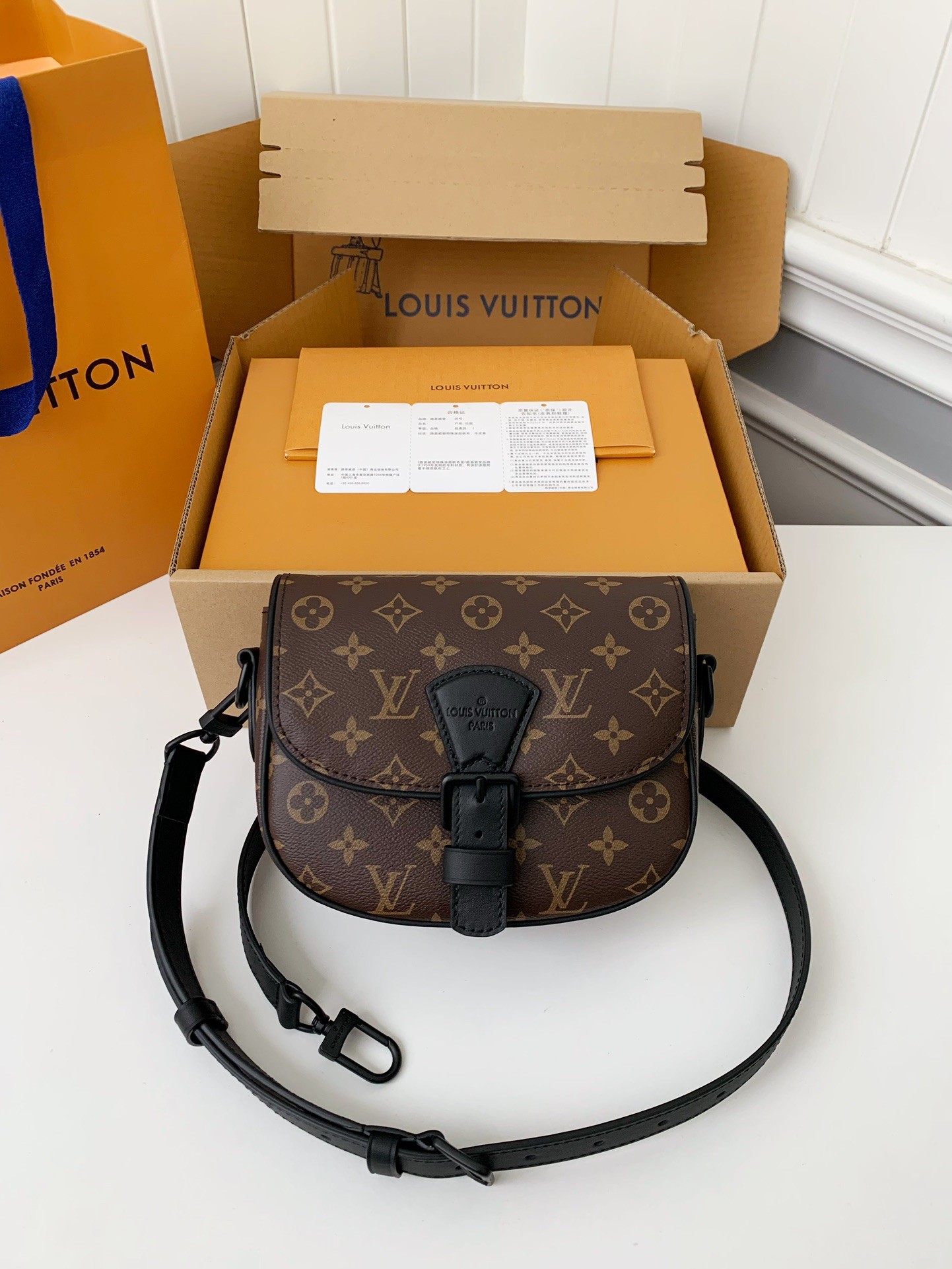 Louis Vuitton New season Montsouris Small Messenger Bag M47060  Size：20*17*7cm