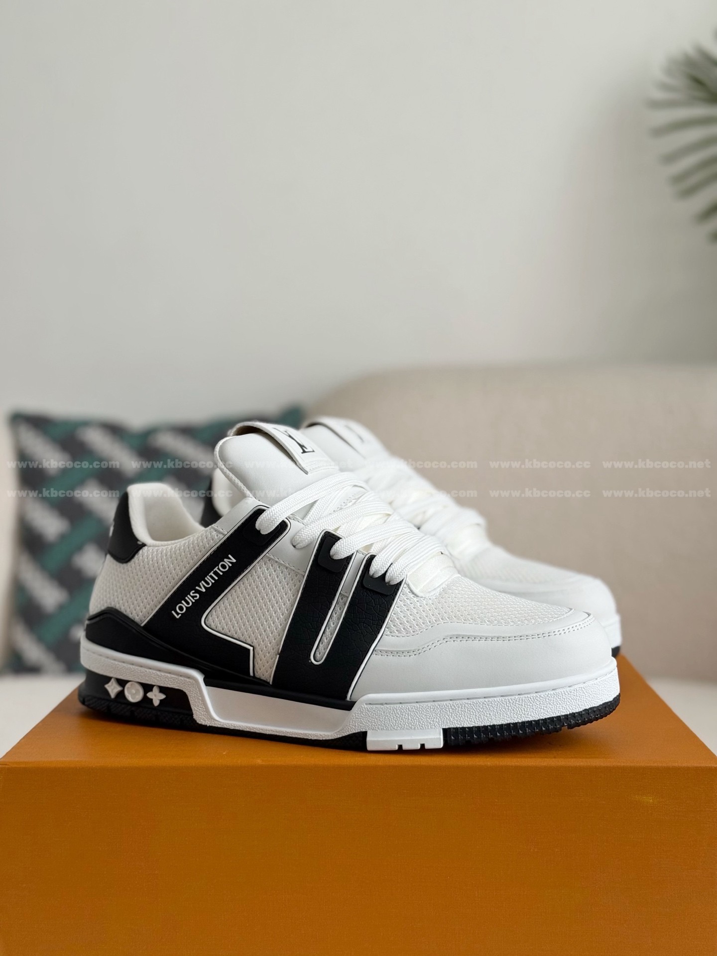 「#5821」LOUIS VUITTON TRAINER SNEAKERS
