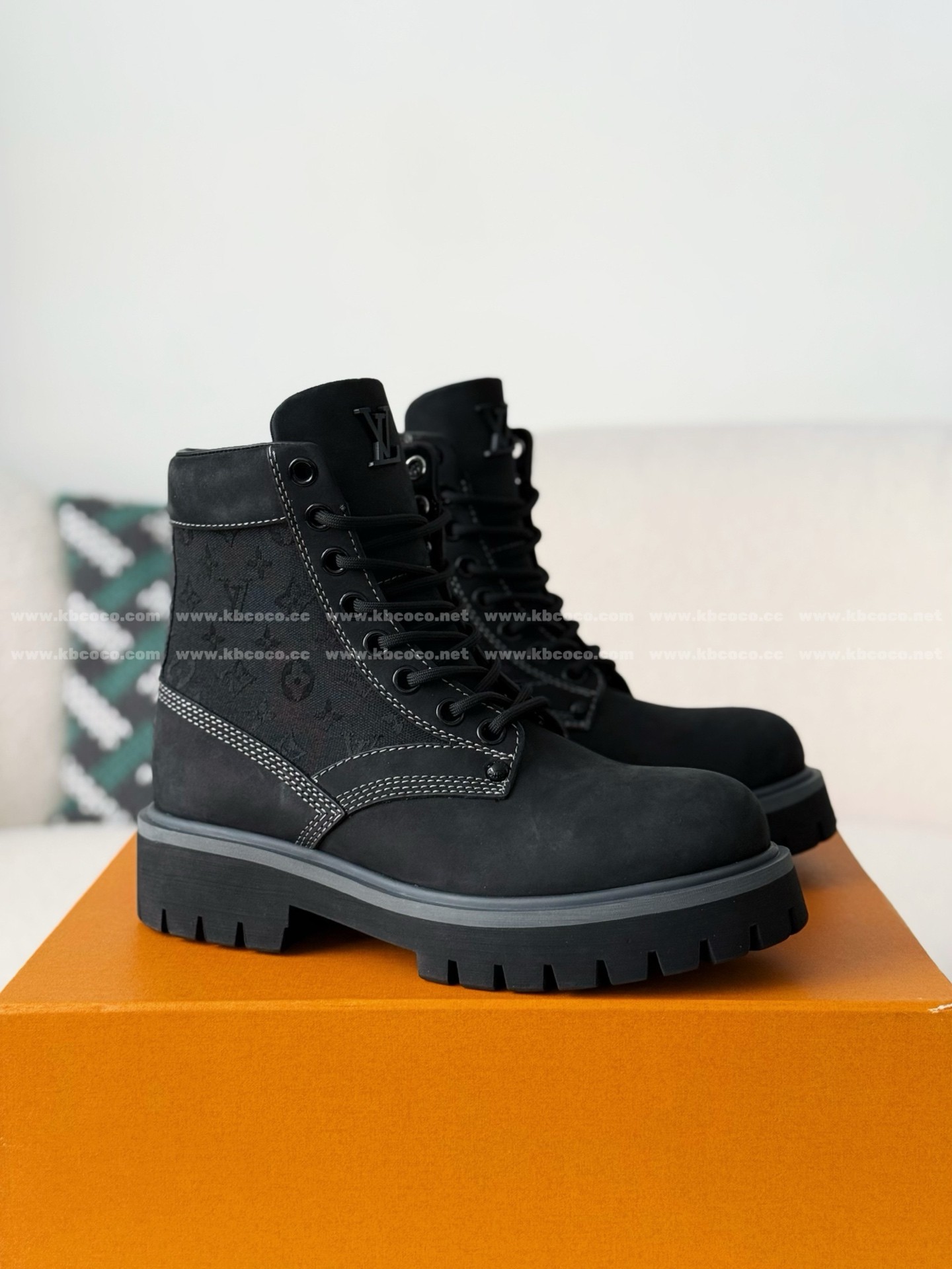 「#6167」LOUIS VUITTON RANGER LEATHER ANKLE BOOTS