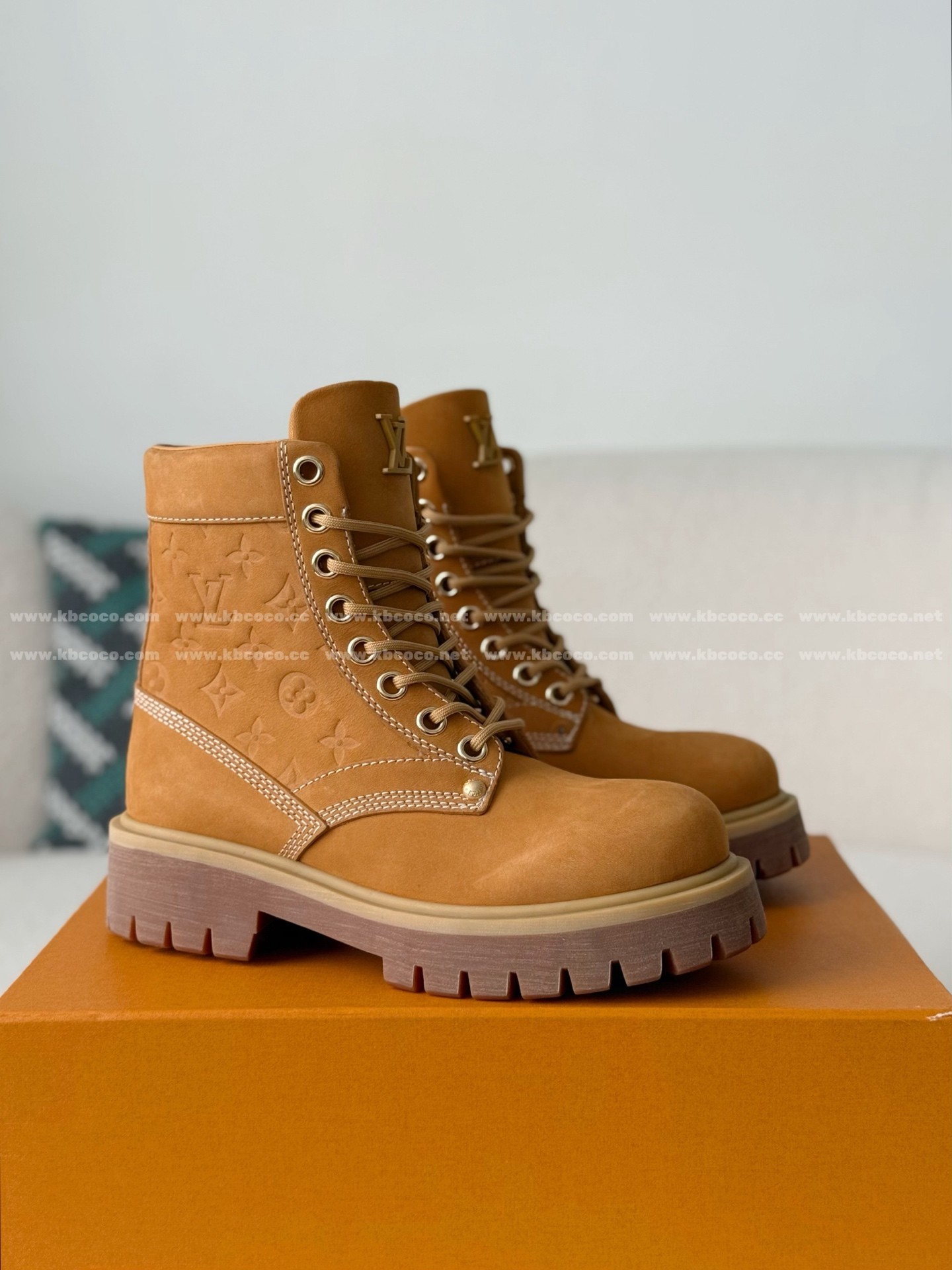 「#6168」LOUIS VUITTON RANGER LEATHER ANKLE BOOTS