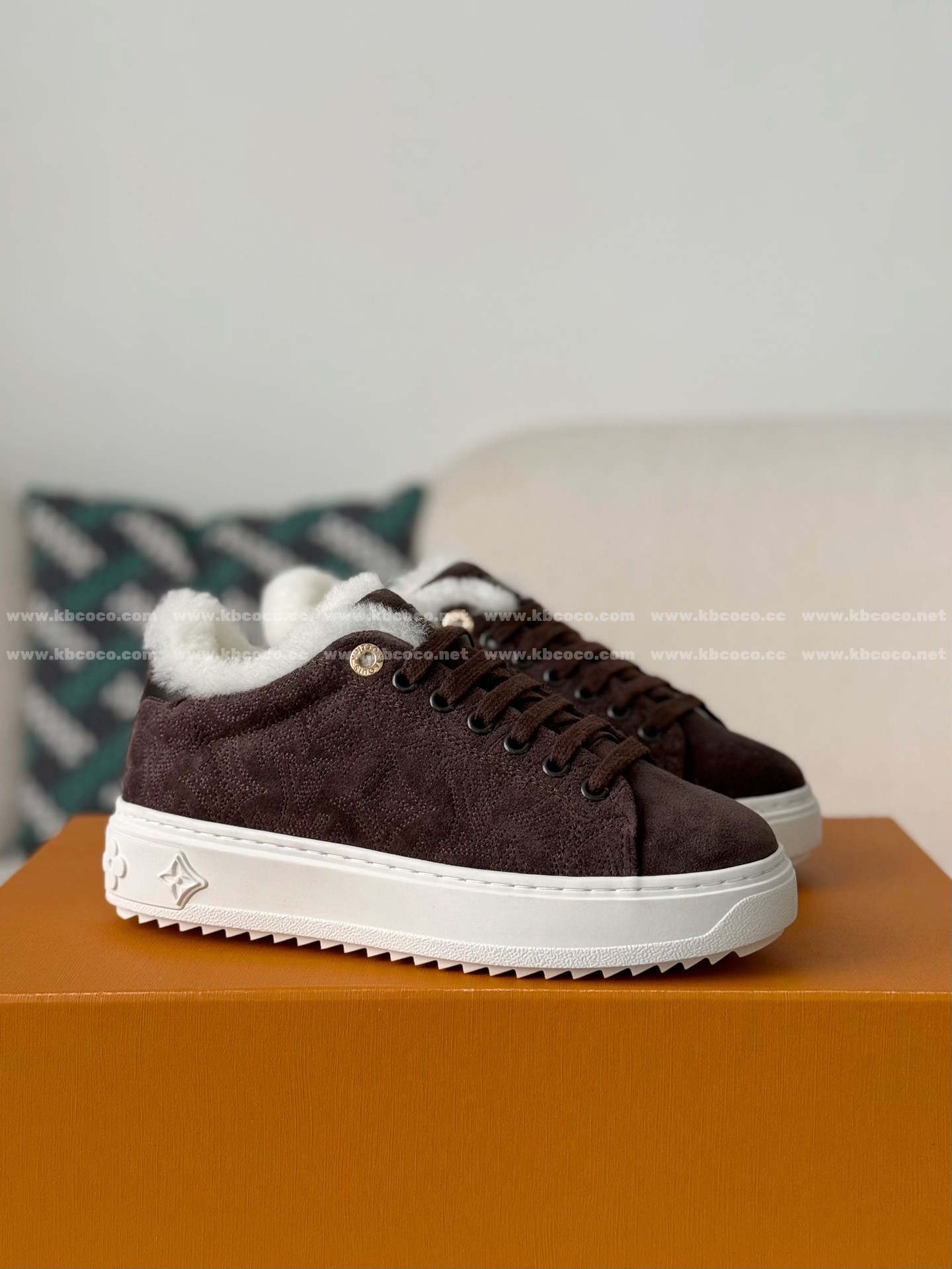 「#6261」Louis Vuitton Time Out Suede Sneakers