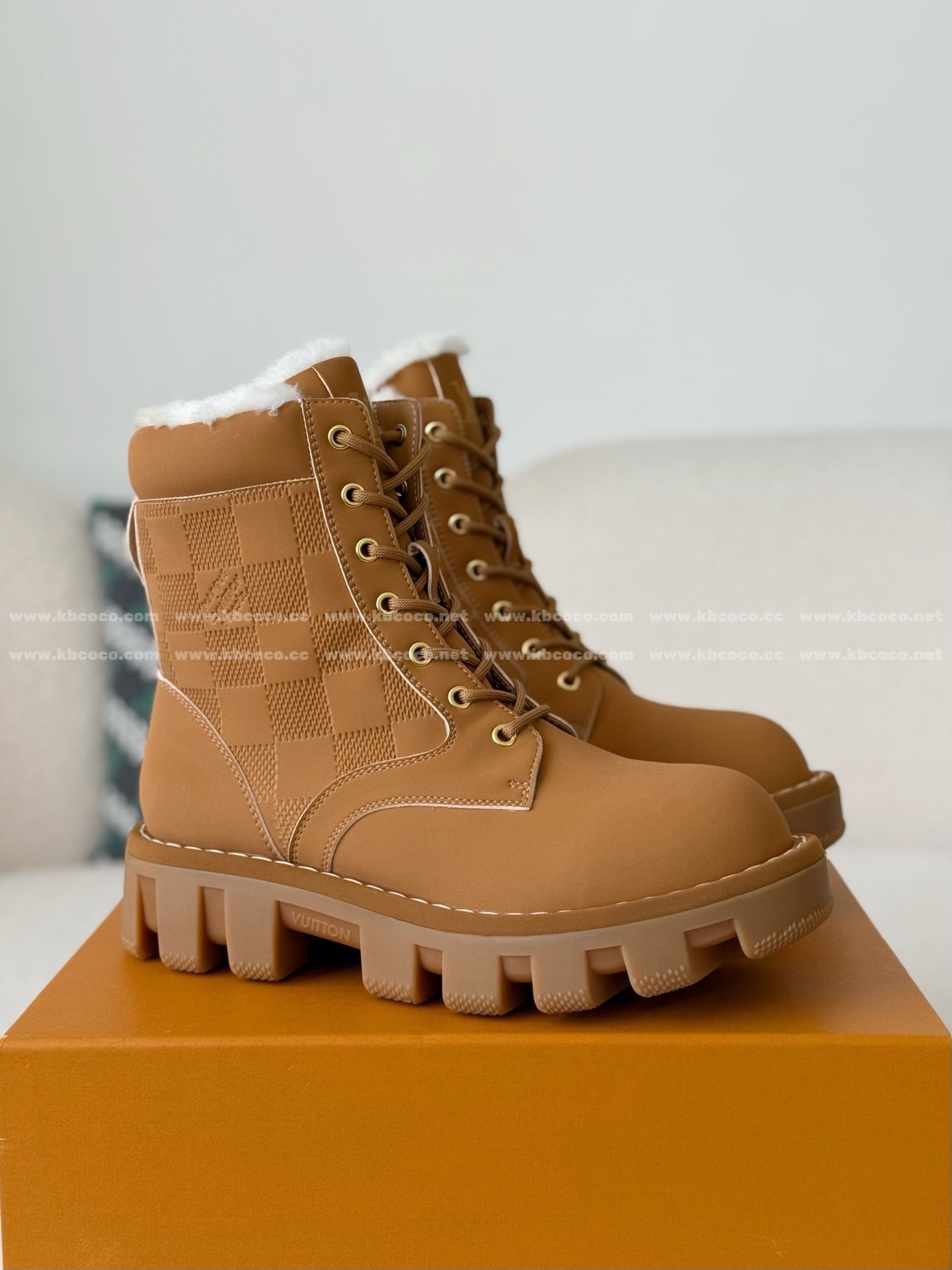 「#6286」LOUIS VUITTON RANGER LEATHER ANKLE BOOTS