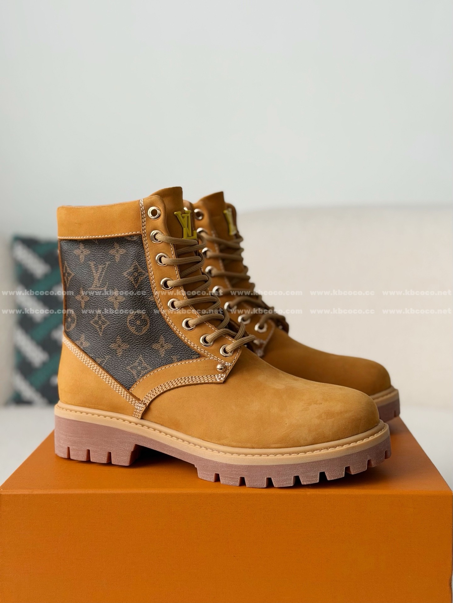 「#6342」LOUIS VUITTON RANGER LEATHER ANKLE BOOTS