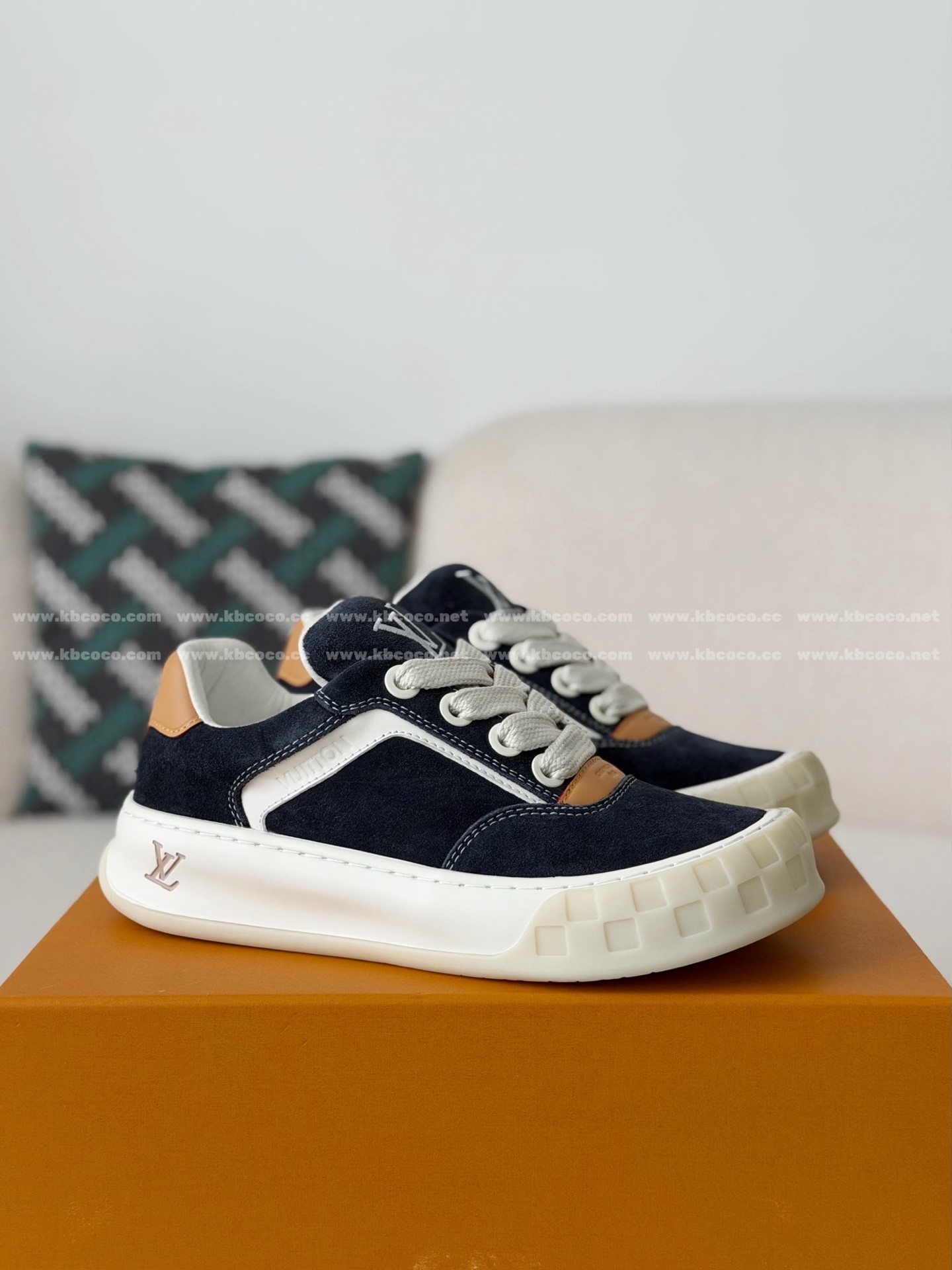 「#6498」LOUIS VUITTON TILTED CANVAS LEATHER BOARD SHOES