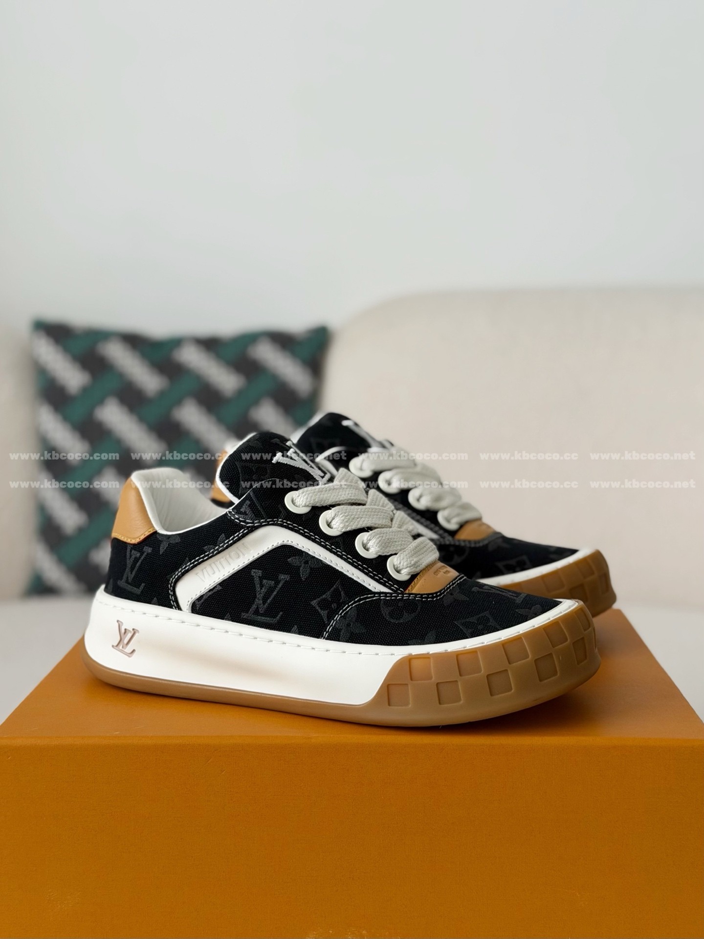 「#6500」LOUIS VUITTON TILTED CANVAS LEATHER BOARD SHOES