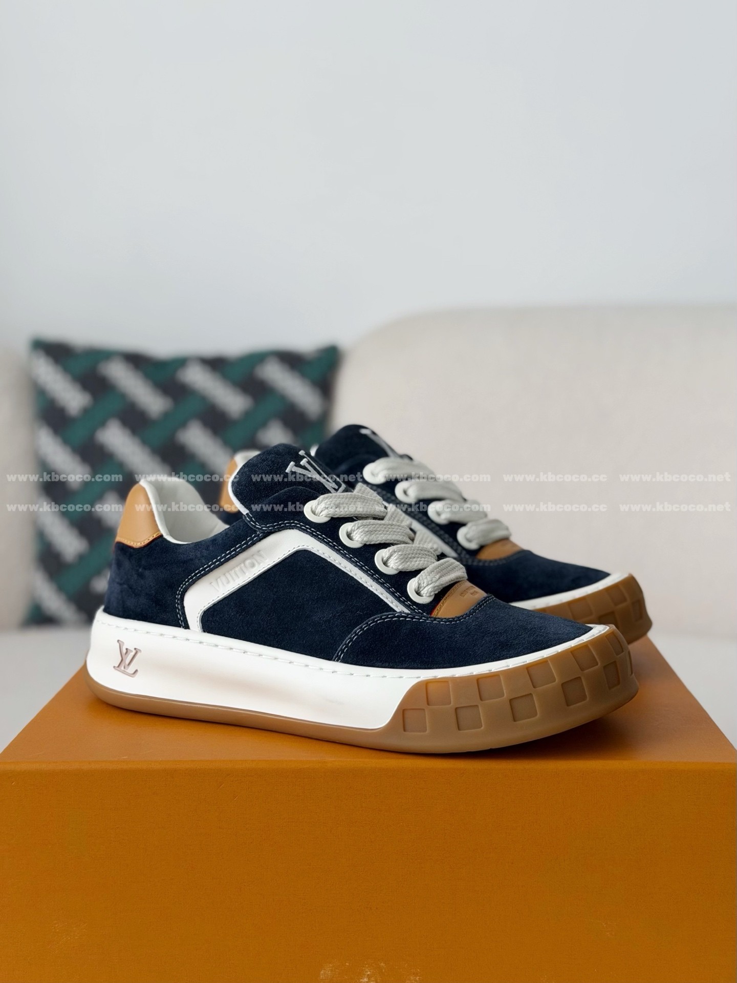 「#6501」LOUIS VUITTON TILTED CANVAS LEATHER BOARD SHOES