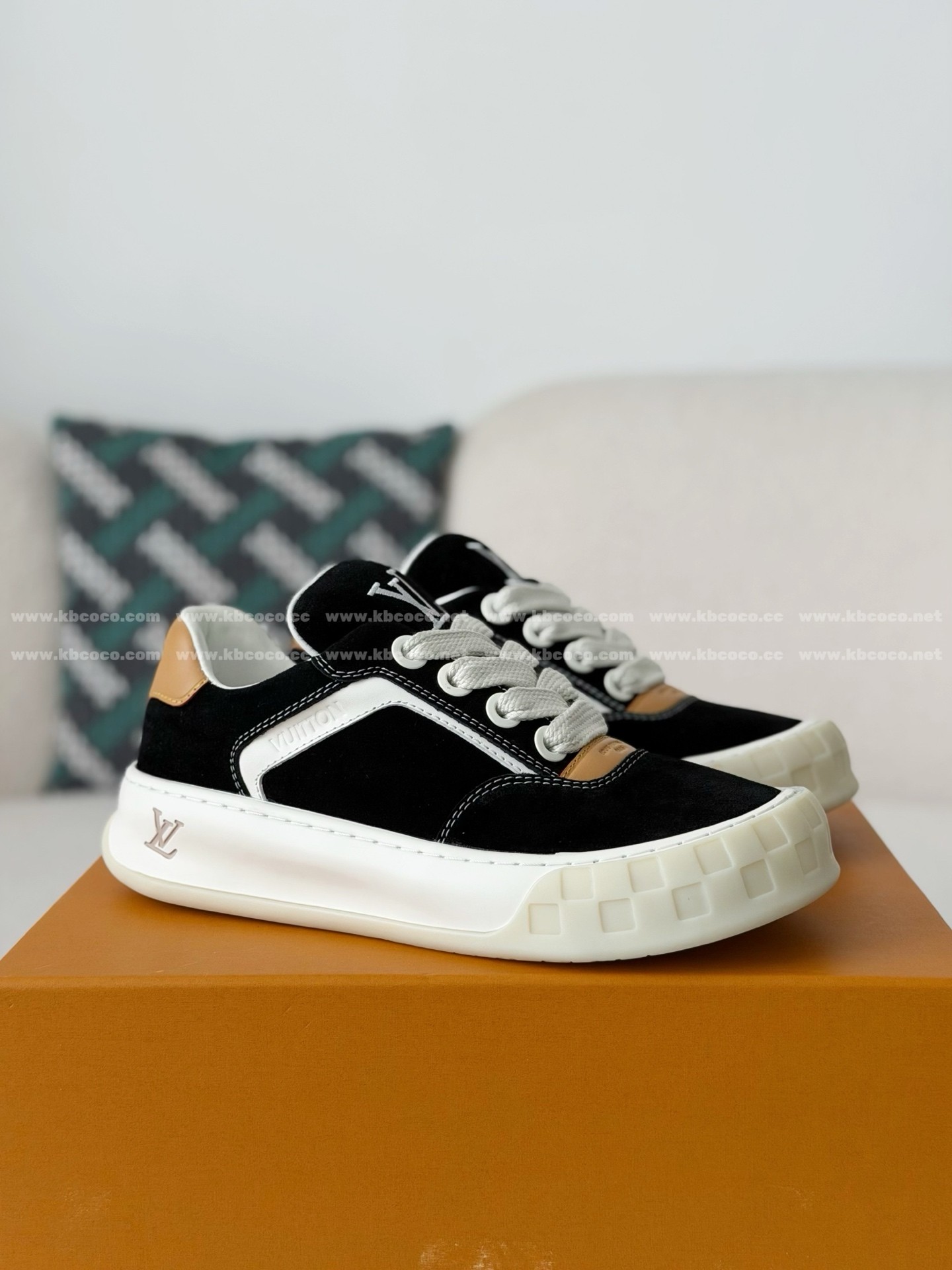 「#6504」LOUIS VUITTON TILTED CANVAS LEATHER BOARD SHOES