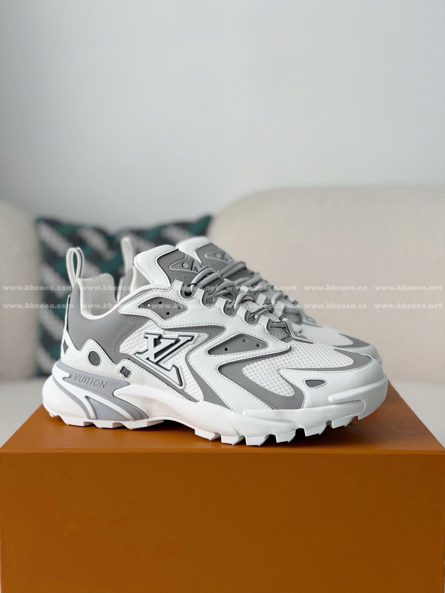 「#6675」LOUIS VUITTON RUNNER TATIC  SNEAKERS