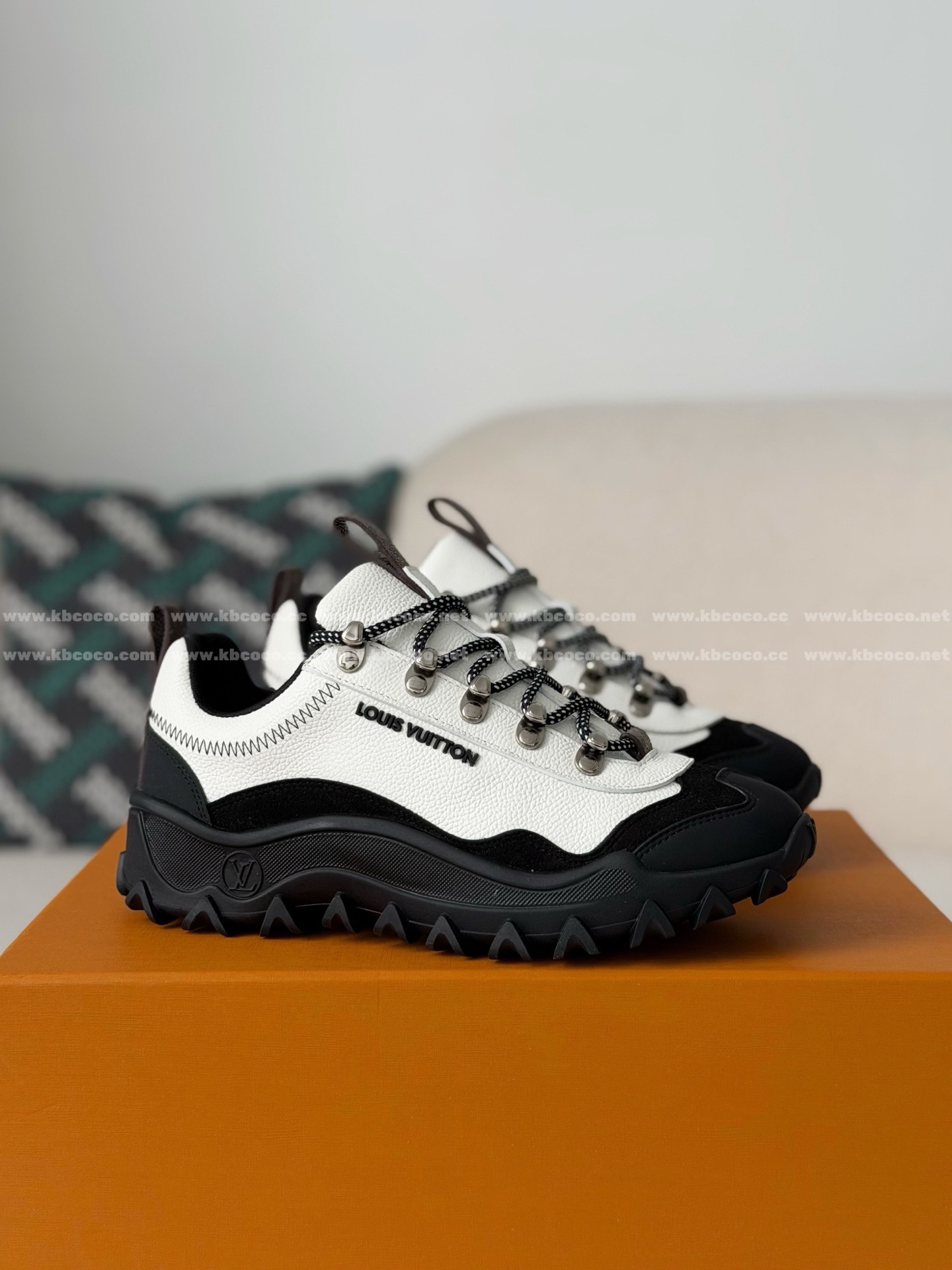 「#6747」LOUIS VUITTON ROSSYRUSH XPLORER SNEAKERS