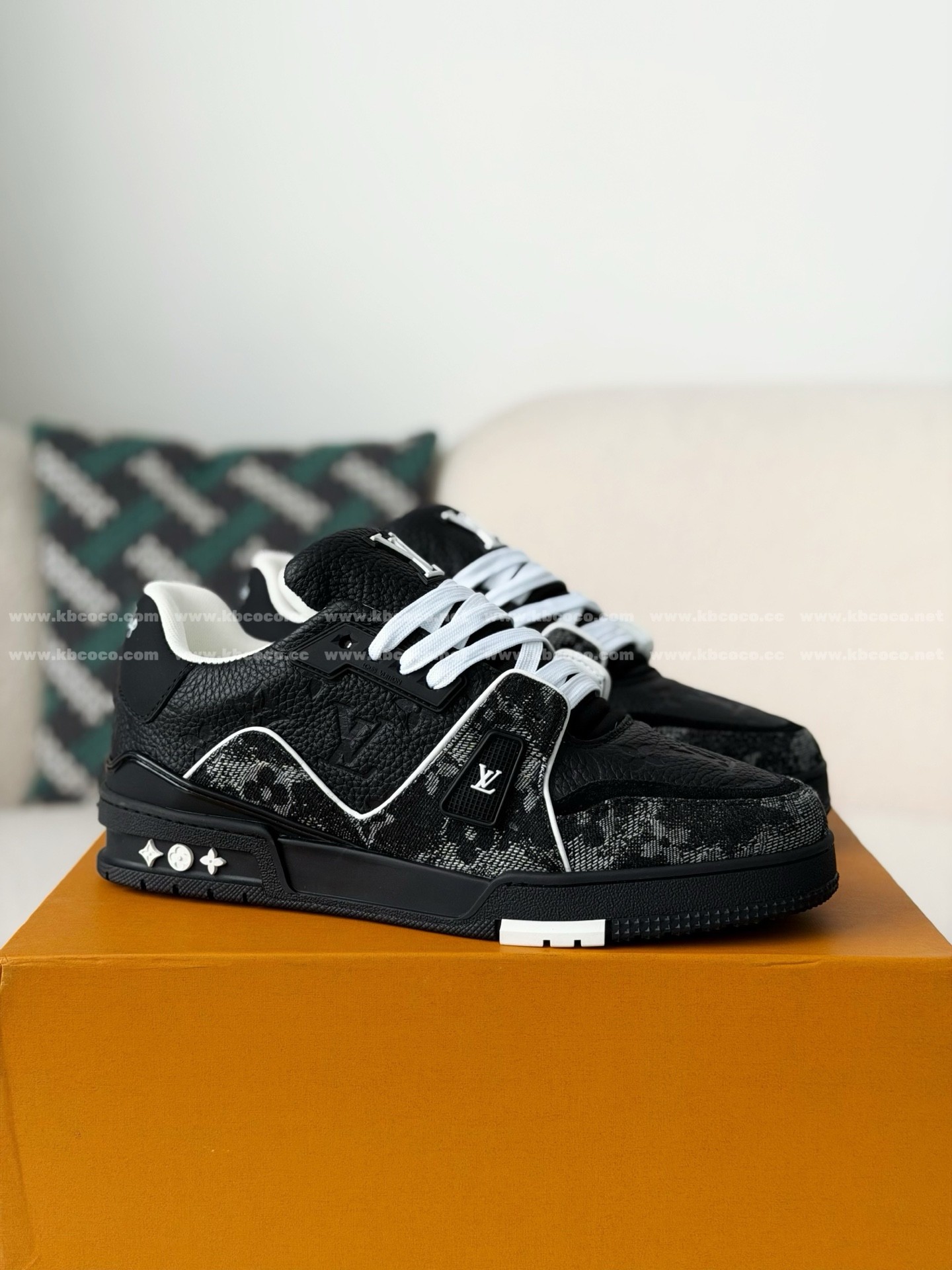 「#6883」LOUIS VUITTON TRAINER SNEAKERS
