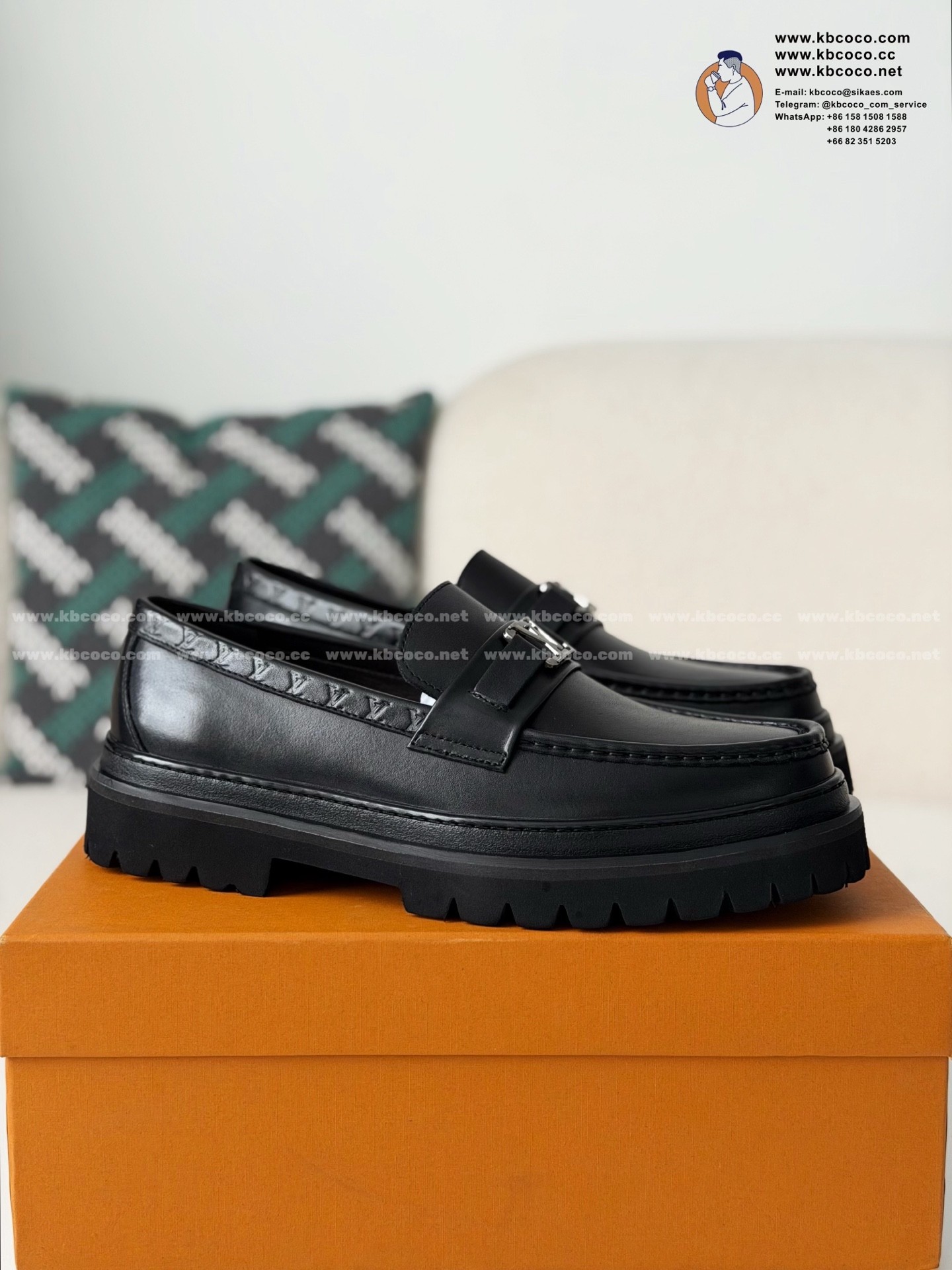 「#7540」LOUIS VUITTON MAJOR LOAFERS