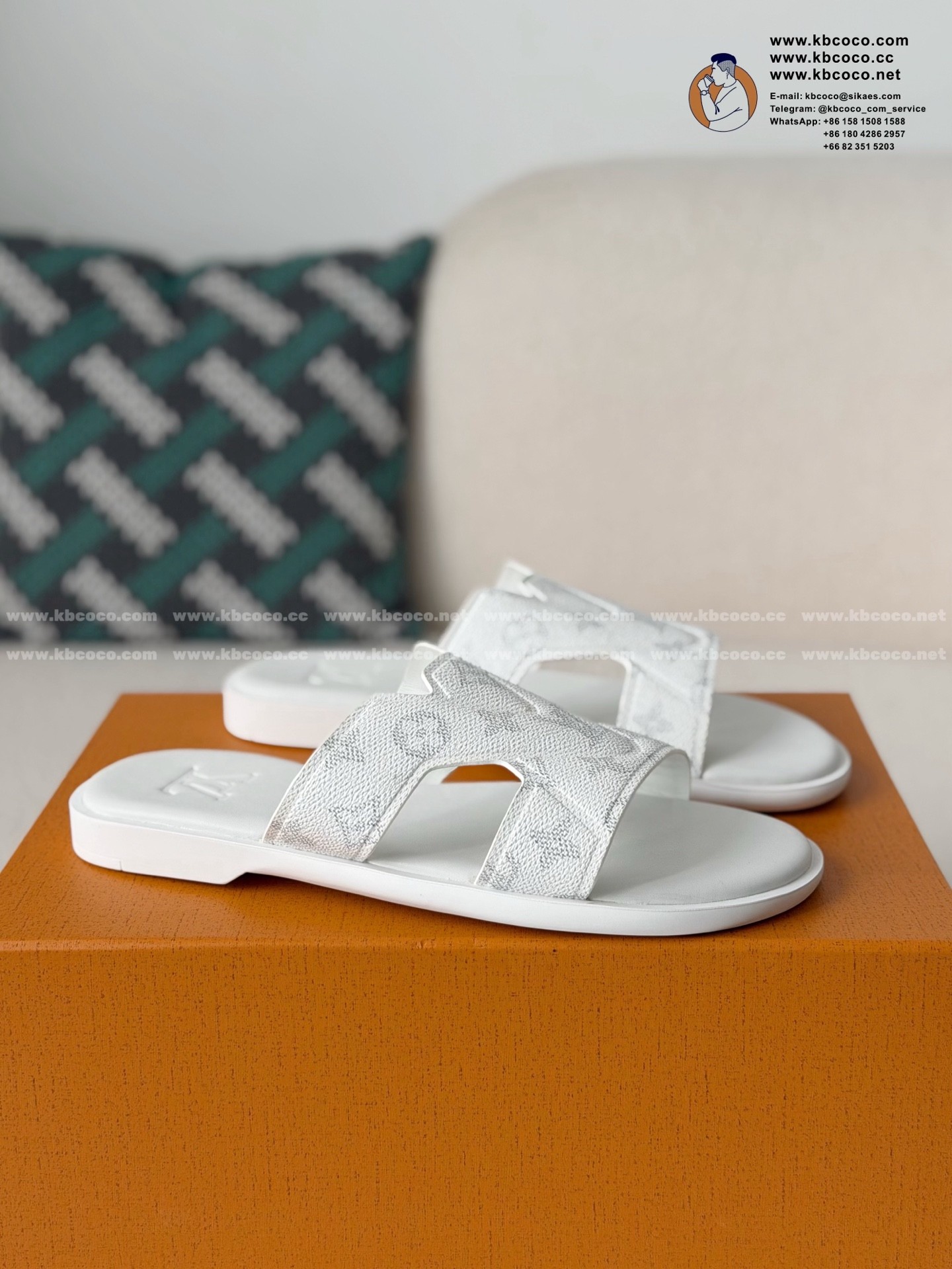 「#7779」LOUIS VUITTON OASIS SLIPPERS